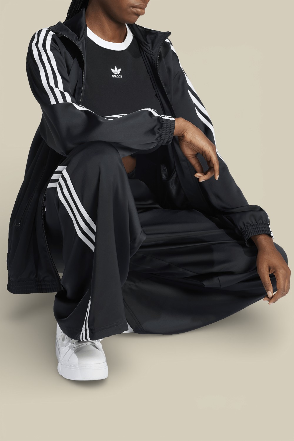 תמונת כל הלוק של מכנסי ג'וגר